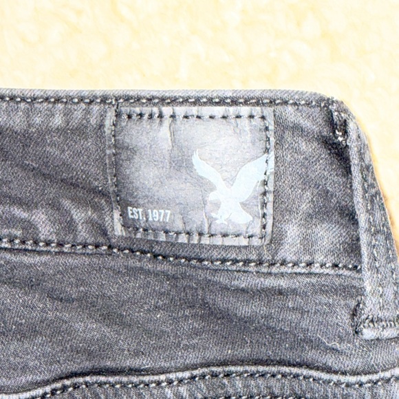 American Eagle super stretch high-rise black jegging. Size 4 short. - Picture 6 of 6